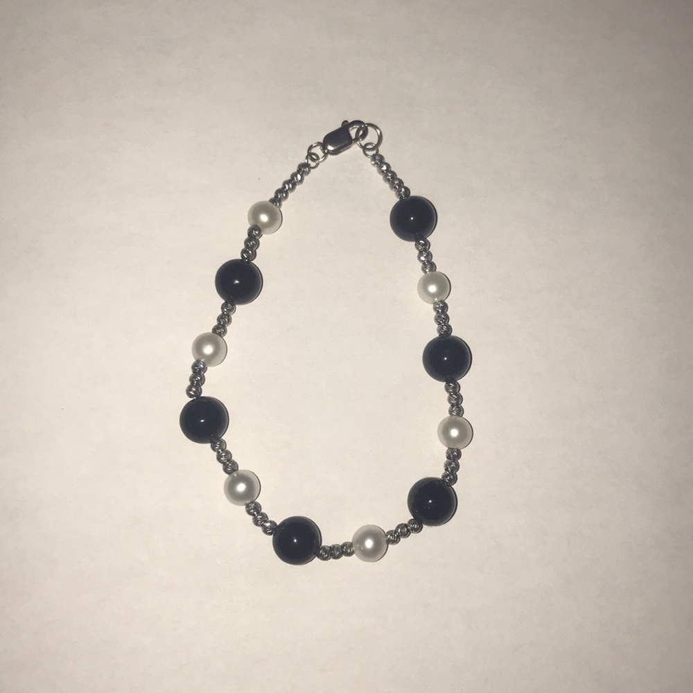 Sterling (925) fresh water pearl/onyx bracelet